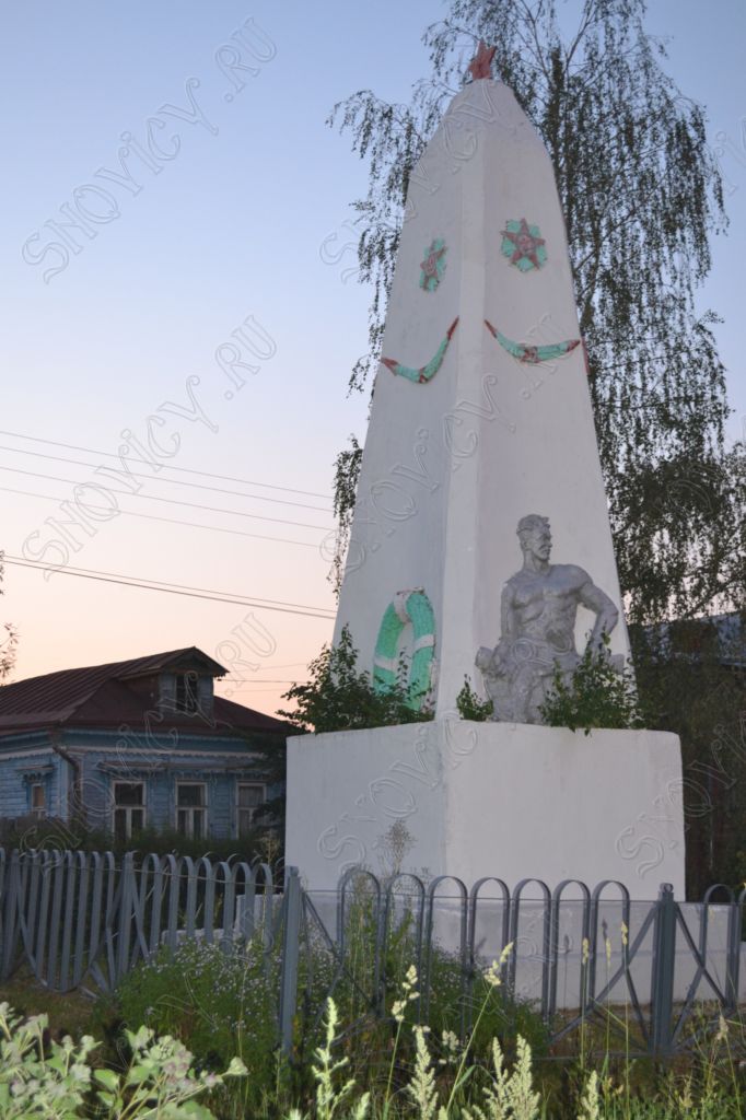Памятник героям ВОВ в Сновицах